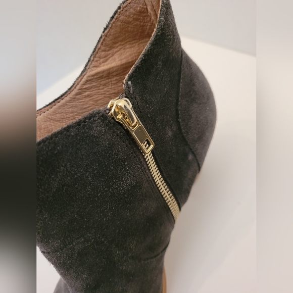Anthropologie Wonderlust Charcoal Suede Ankle Booties 9 - Picture 12 of 12